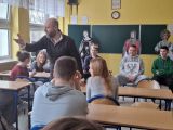 Żywa lekcja historii - uczniowie klas 2b, 3b i 4b przenieśli się w czasy średniowiecza, foto nr 2, 