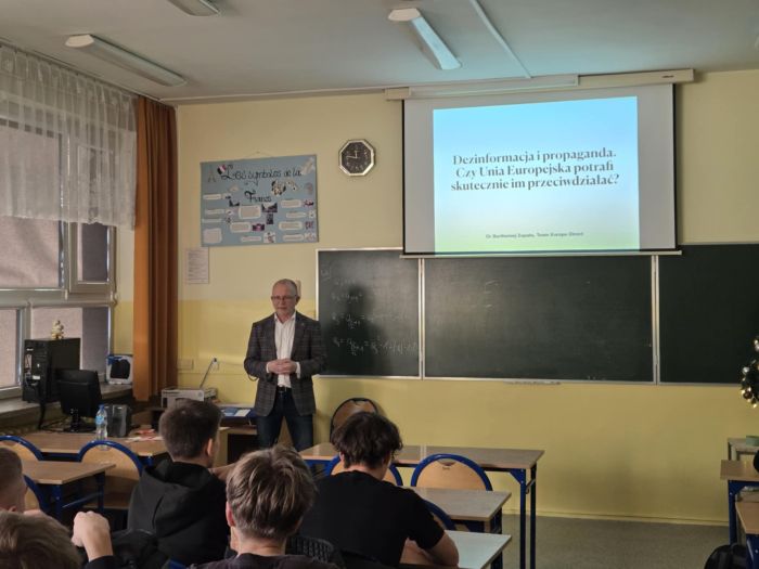 Więcej o: Spotkania z panem  Bartłomiejem Zapałą, ekspertem ds. bezpieczeństwa, dr nauk politycznych i integracji europejskiej.