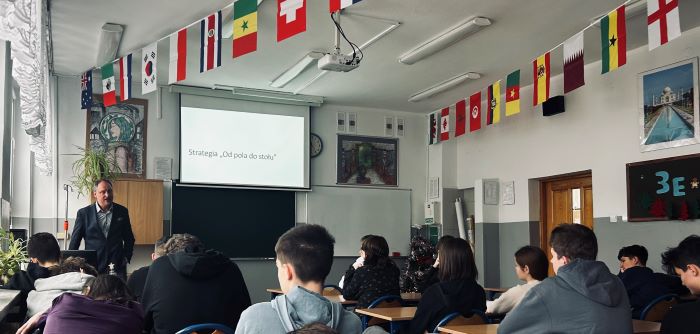 Więcej o: Pakiety klimatyczne- UE wobec zagrożeń klimatycznych - spotkanie  z dr Filipem Tereszkiewiczem